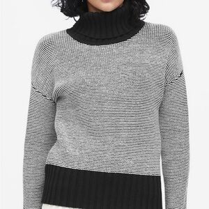 Banana Republic Black & White Pullover Turtleneck Cozy Knit Sweater sz small